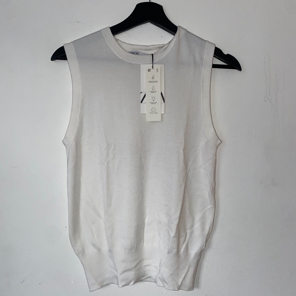 white tank top - brand new / never worn NWT - size MEDIUM